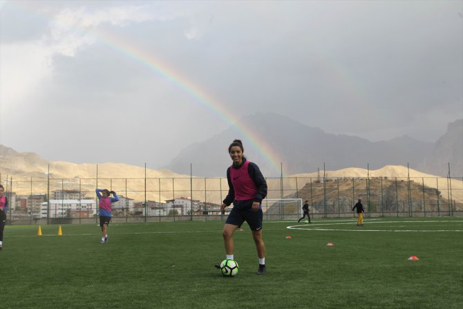 Hakkarili kadınların futbol başarısı