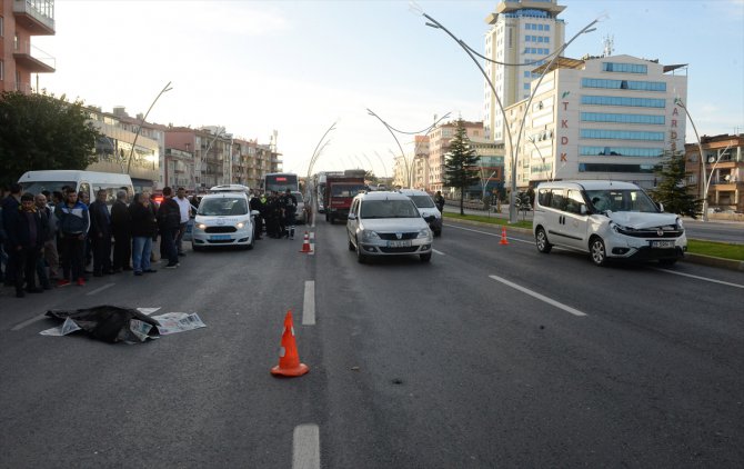 Uşak'ta hafif ticari aracın çarptığı yaya öldü