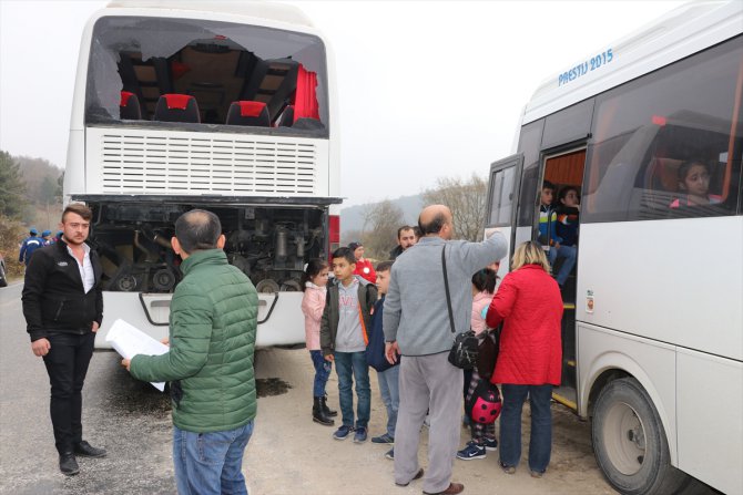 GÜNCELLEME - Öğrencileri taşıyan gezi otobüsleri kaza yaptı: 11 yaralı