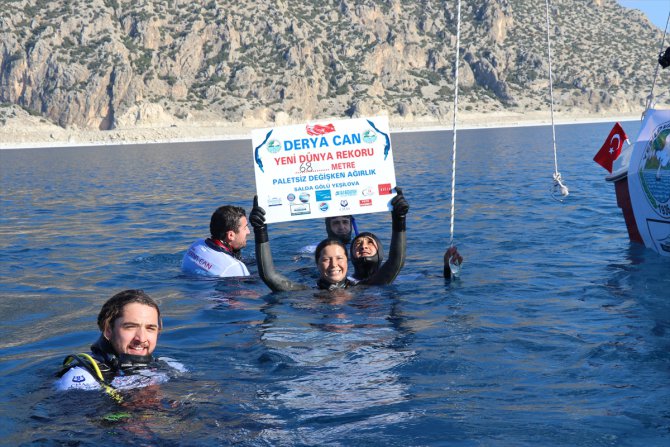 Derya Can'dan Salda Gölü'nde dünya rekoru