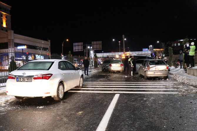 Elazığ'da zincirleme trafik kazaları: 10 yaralı