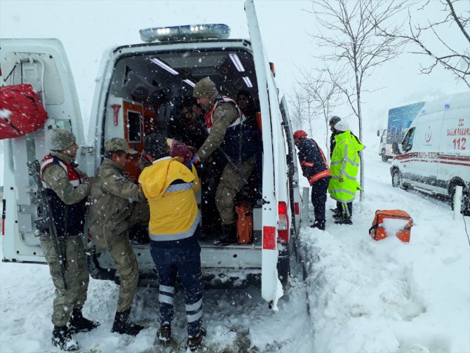 Malatya'da ambulans ile kamyonet çarpıştı: 5 yaralı