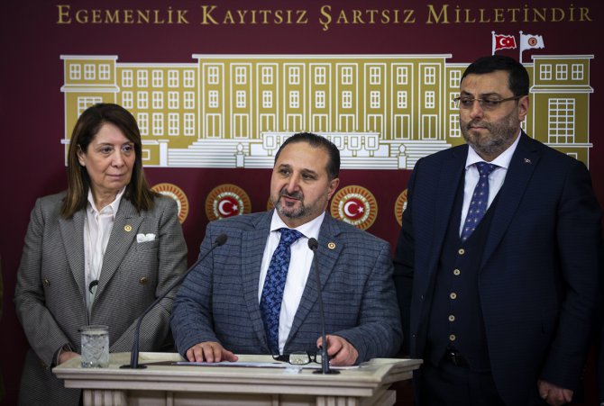 AK Parti'li Özdemir'den "yatağa bağımlı" seçmene çağrı