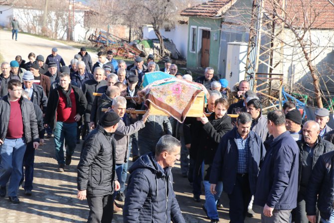 Boşanma aşamasındaki eşi tarafından öldürülen kadın defnedildi