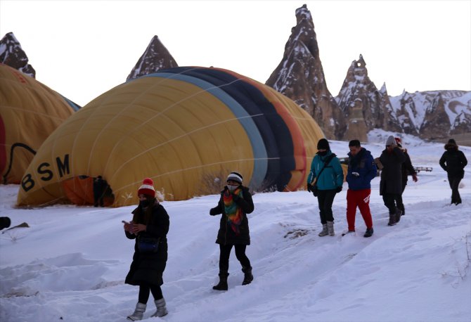 Turistler gökyüzünden izledikleri Kapadokya'ya hayran kaldı