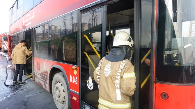 İki katlı halk otobüsünde yangın