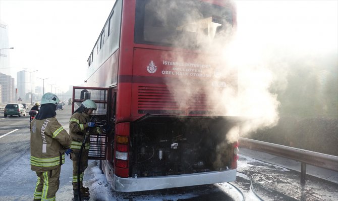 İki katlı halk otobüsünde yangın