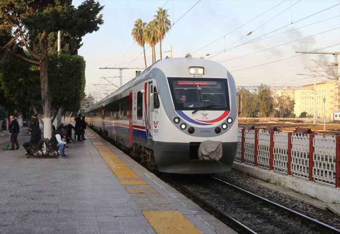 Raylara düşen kişi tren çarpması sonucu öldü