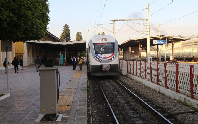 Raylara düşen kişi tren çarpması sonucu öldü