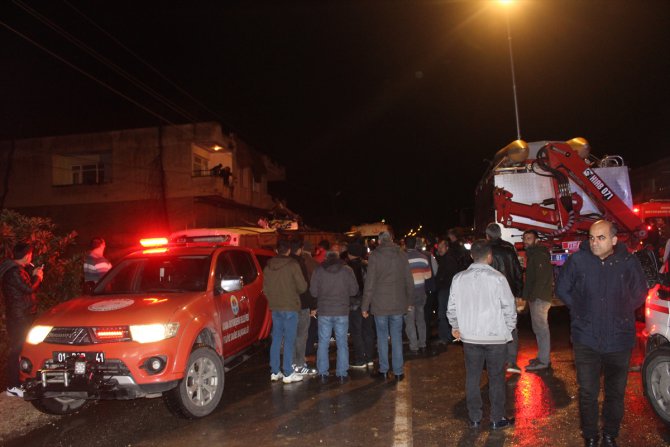 GÜNCELLEME - Adana'da asker uğurlamasına gidenleri taşıyan midibüs devrildi: 3 ölü, 20 yaralı