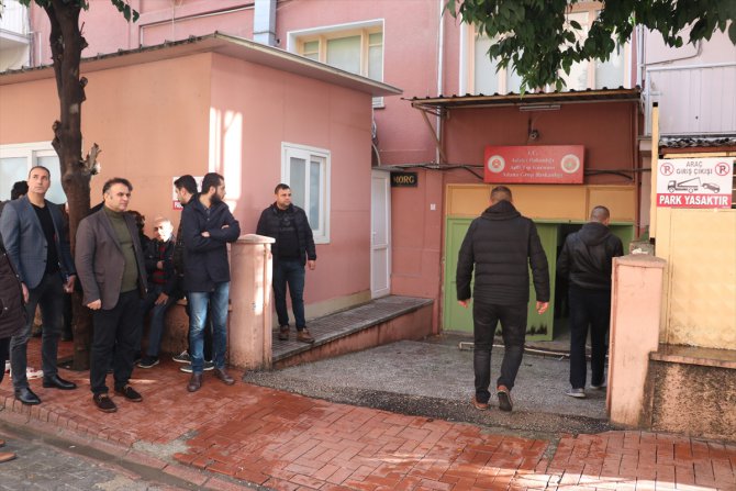 Adana'da asker uğurlamasına gidenleri taşıyan midibüsün devrilmesi