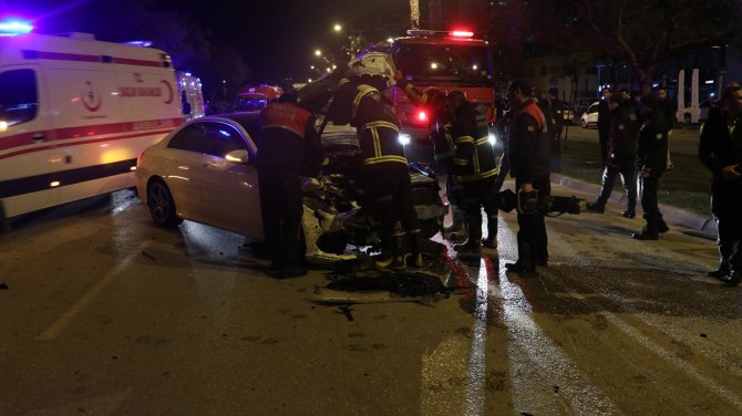 Adana'da trafik kazası: 2 ölü, 3 yaralı