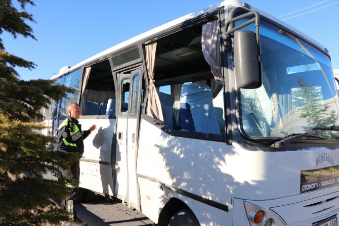 Niğde'de midibüsle süt tankeri çarpıştı: 7 yaralı