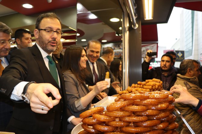 Bakan Kasapoğlu'ndan esnaf ziyareti