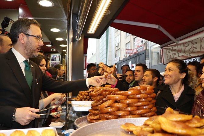 Bakan Kasapoğlu'ndan esnaf ziyareti