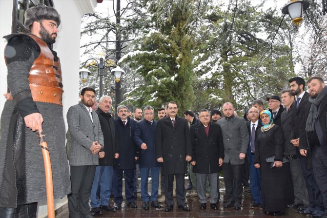 "Sancağı daha ileri taşımak için var gücümüzle çalışıyoruz"