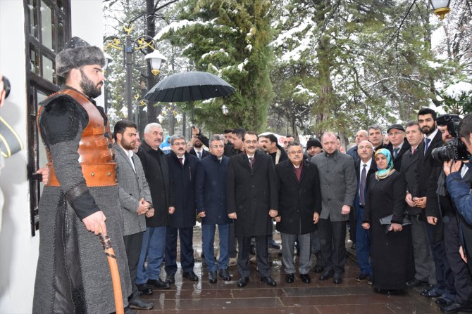 "Sancağı daha ileri taşımak için var gücümüzle çalışıyoruz"