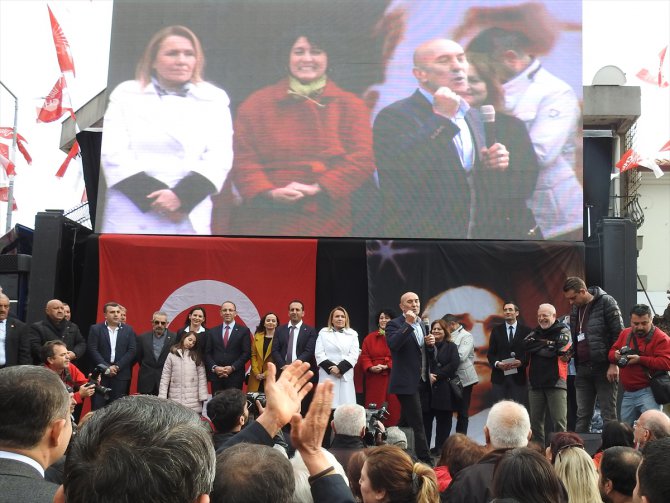 "Uyuyan bir güzel var, öpücük bekliyor, öpeceğiz"