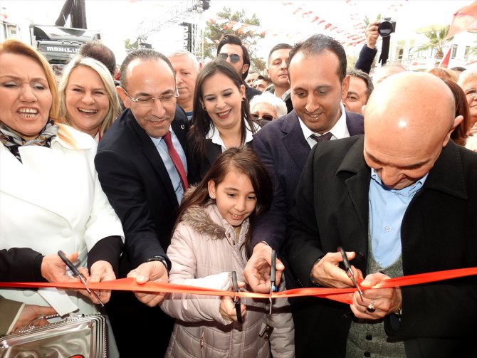 "Uyuyan bir güzel var, öpücük bekliyor, öpeceğiz"