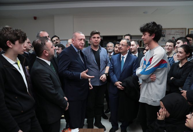 Erdoğan, Sincan'da millet kıraathanesini ziyaret etti