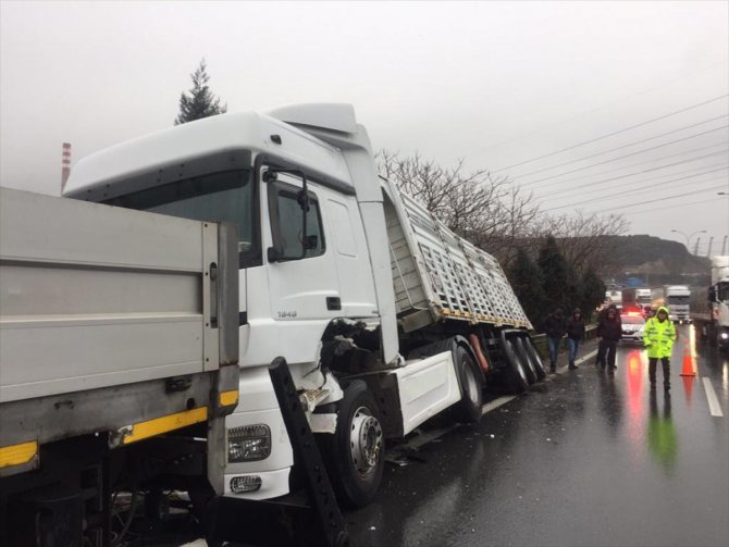 Anadolu Otoyolu'nda kaza trafiği aksattı