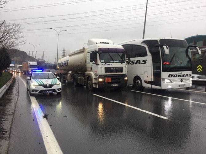 Anadolu Otoyolu'nda kaza trafiği aksattı