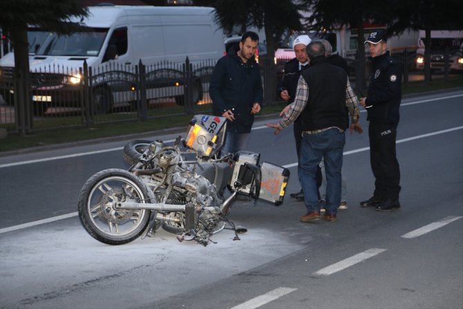 Ordu'da bariyere çarpan motosiklet alev aldı