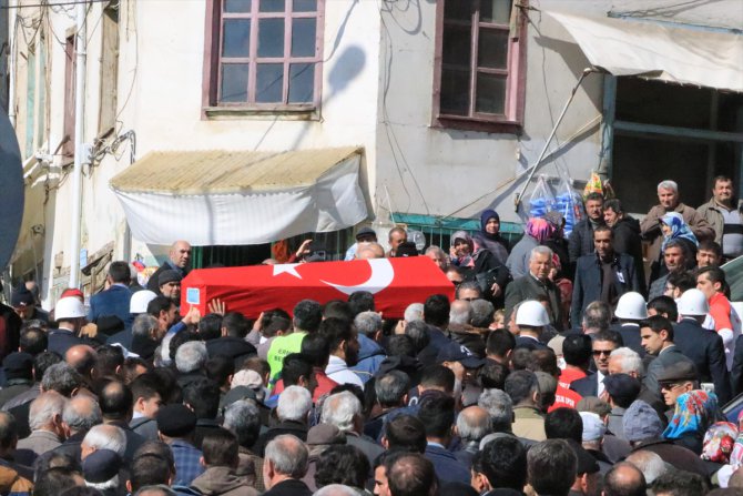 Eski Bakan Ünlü'nün cenazesi defnedildi