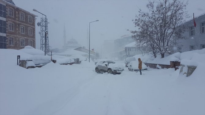 Elazığ ve Bingöl'de eğitime kar engeli