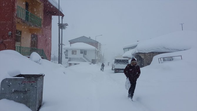 Elazığ ve Bingöl'de eğitime kar engeli