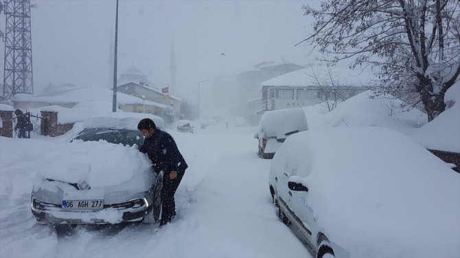 Elazığ ve Bingöl'de eğitime kar engeli