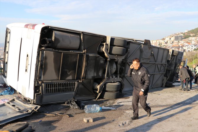 Uludağ yolunda tur otobüsü devrildi