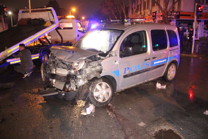 Konya'da polis aracı ile ambulans çarpıştı: 5 yaralı