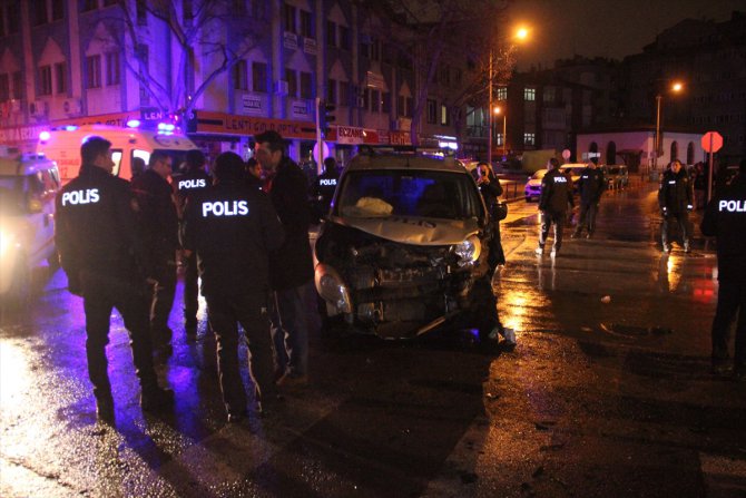 Konya'da polis aracı ile ambulans çarpıştı: 5 yaralı