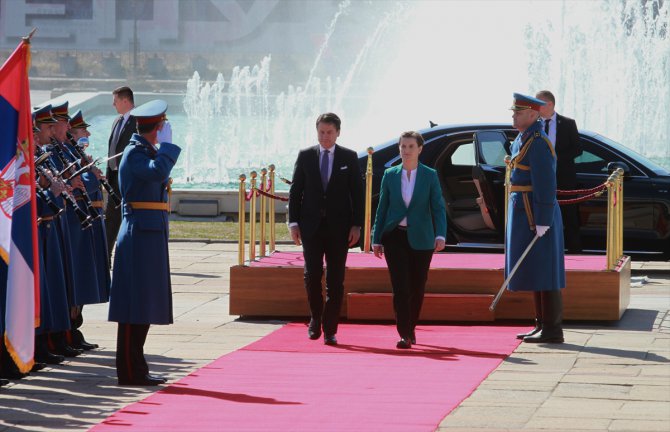 İtalya'dan Kosova'ya "gümrük vergisi" çağrısı