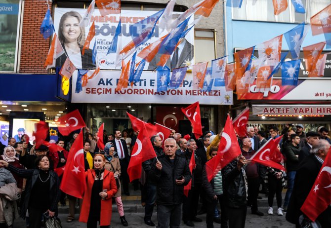 "Sorunları halının altına süpürerek süreci yönettiler"