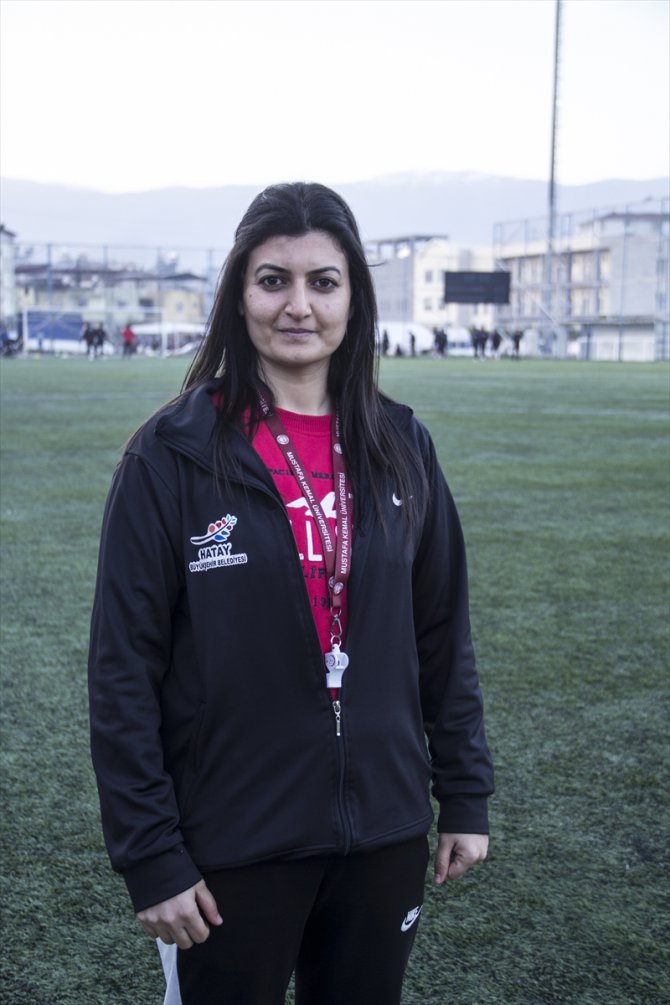 Kadın futbol antrenörünün hedefi Türkiye'yi temsil etmek