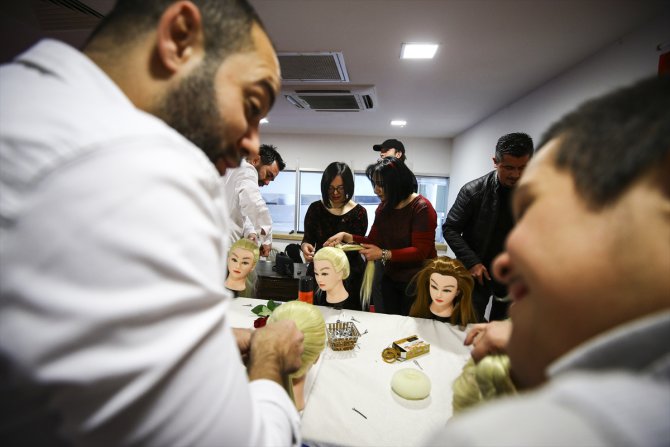 Down sendromlu çocuklar mankenlerin saçlarını güzelleştirecek