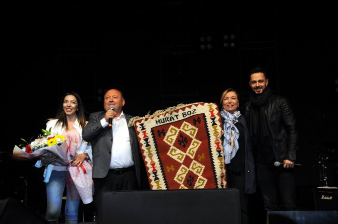 Murat Boz'a sahnede sürpriz doğum günü kutlaması