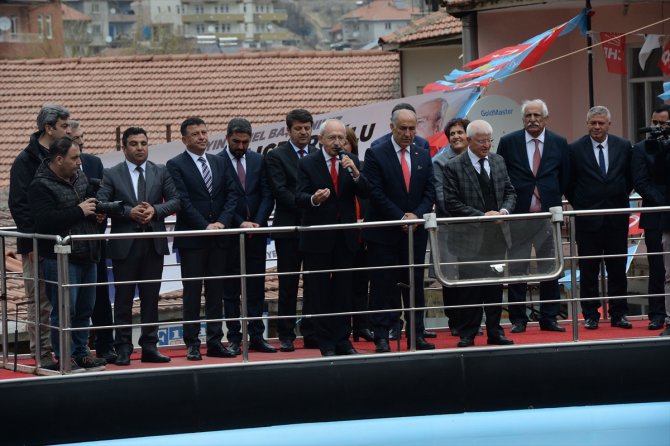 "Siyaset bir hizmet yarışıdır, kavga alanı değildir"