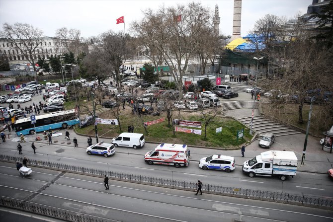 Halk otobüsü kaza yaptı