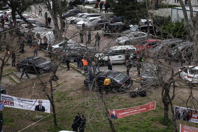 Halk otobüsü kaza yaptı