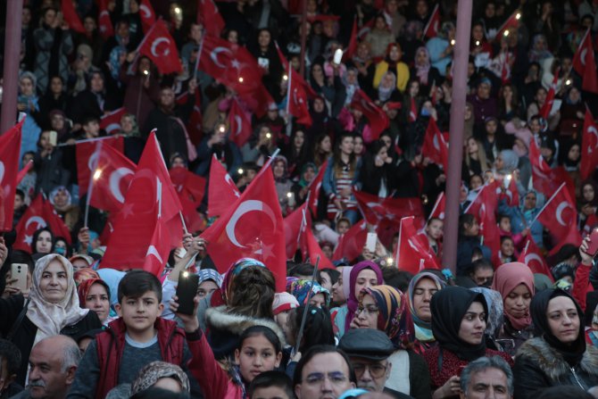 "Biz ismini millet yapıp, zillete düşenlerin karşısındayız"