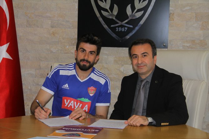 Hatayspor'da 2 futbolcunun sözleşmesi yeniledi