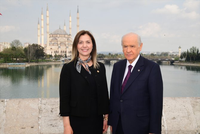 MHP lideri Bahçeli'den tarihi Taşköprü'de hatıra fotoğrafı