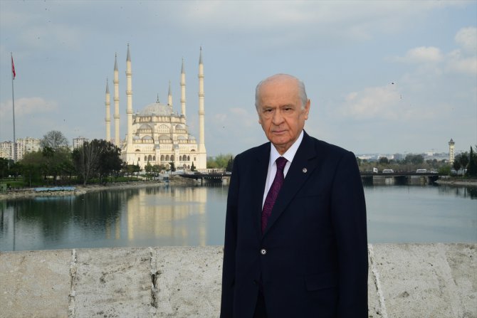 MHP lideri Bahçeli'den tarihi Taşköprü'de hatıra fotoğrafı