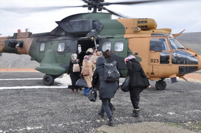 Oy pusulaları askeri helikopterle taşındı