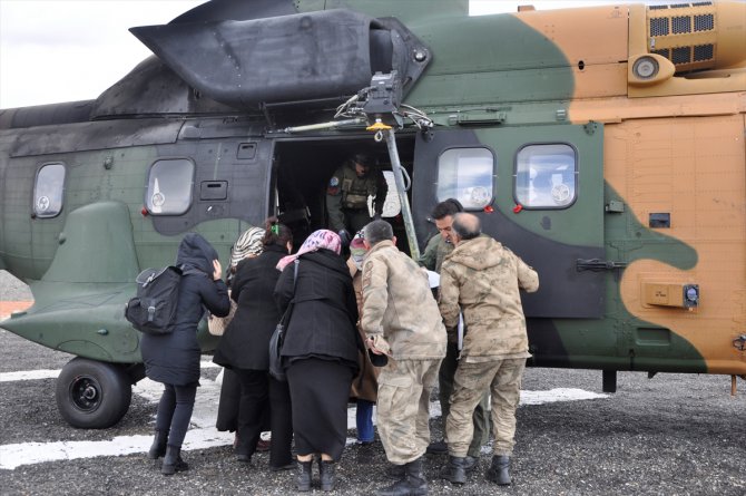 Oy pusulaları askeri helikopterle taşındı