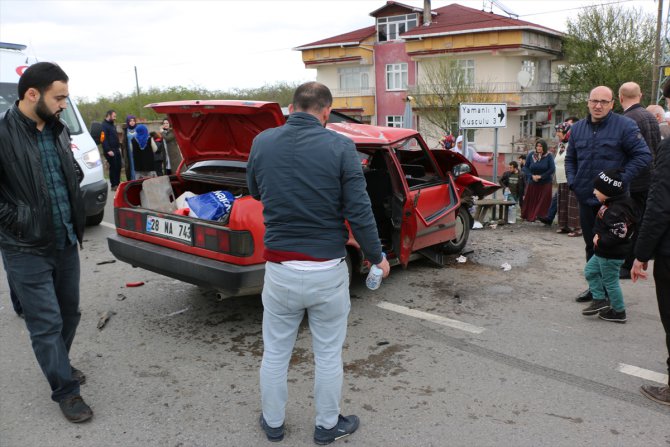 Samsun'da otomobil ile kamyonet çarpıştı: 7 yaralı