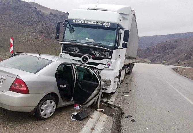 Okul müdürü trafik kazasında yaşamını yitirdi